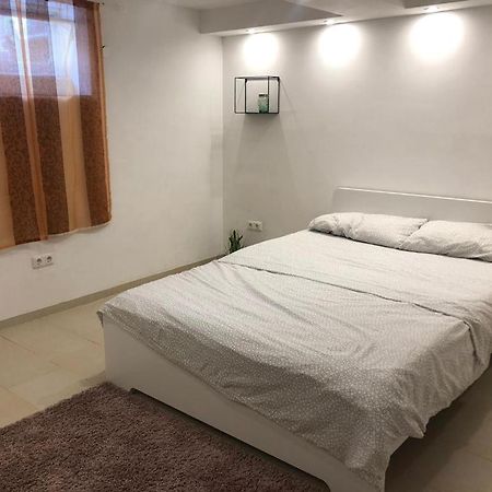 קלן Bescheidene Untergeschoss Wohnung In Guter Lage. מראה חיצוני תמונה