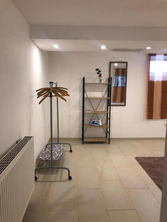 קלן Bescheidene Untergeschoss Wohnung In Guter Lage. מראה חיצוני תמונה